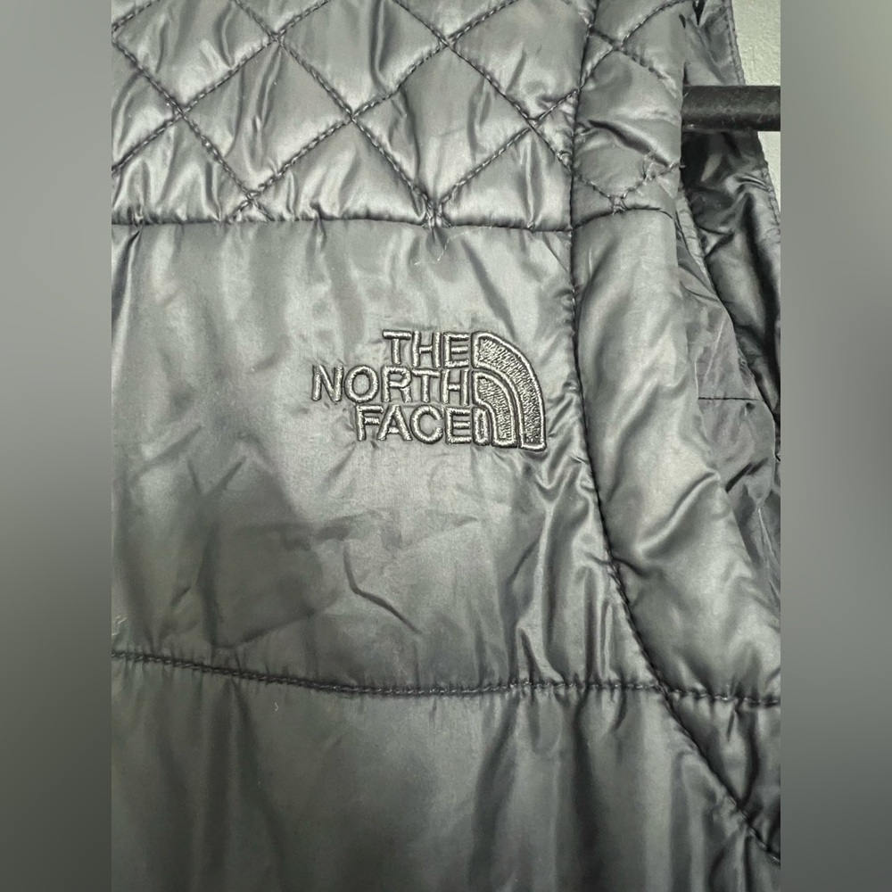The North Face Women’s Quilted Stow Pocket
Vest in Black, Size Medium - Picture 5 of 7